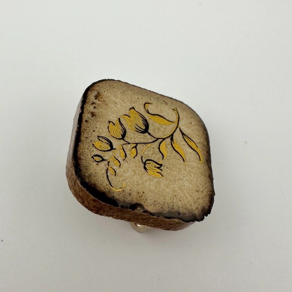 Ceramic Small Brooch Hand-Painted Bell Flowers in Gold and Black Glazed VTG Tan - Picture 6 of 8